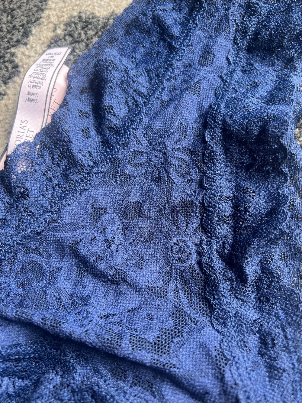 Victoria's Secret cheeky and thong - Picture 6 of 6